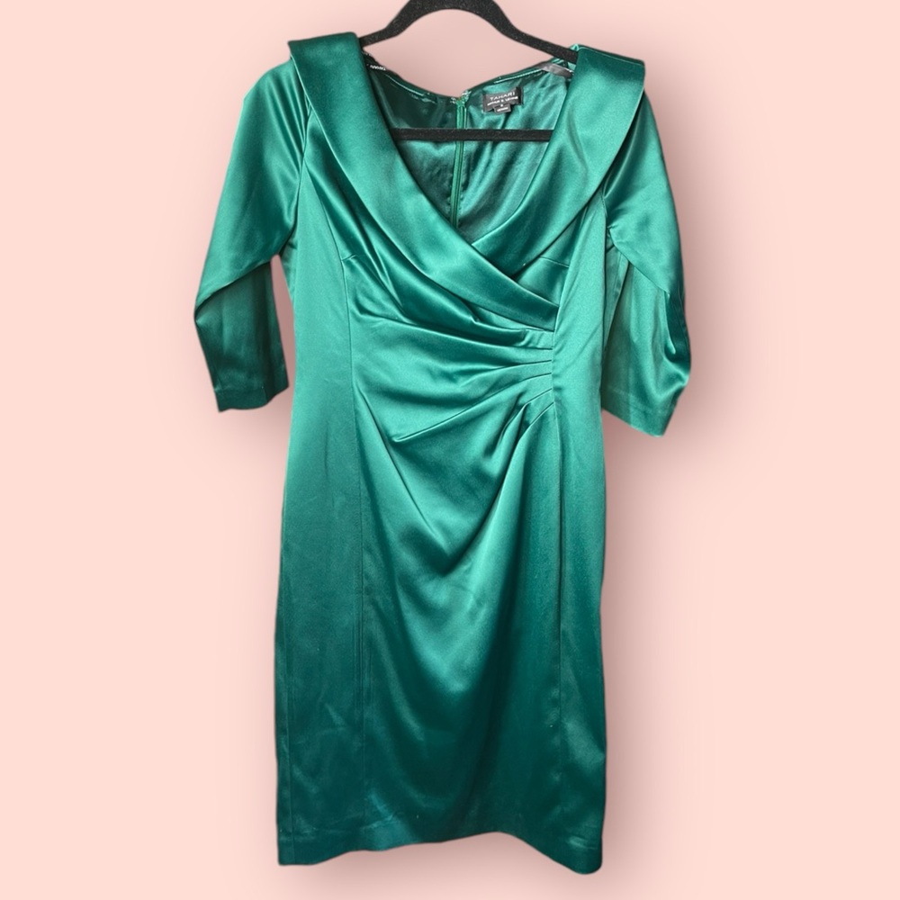 Emerald Elegance: Timeless Green Gown ,Vintage Charm for date night size 6